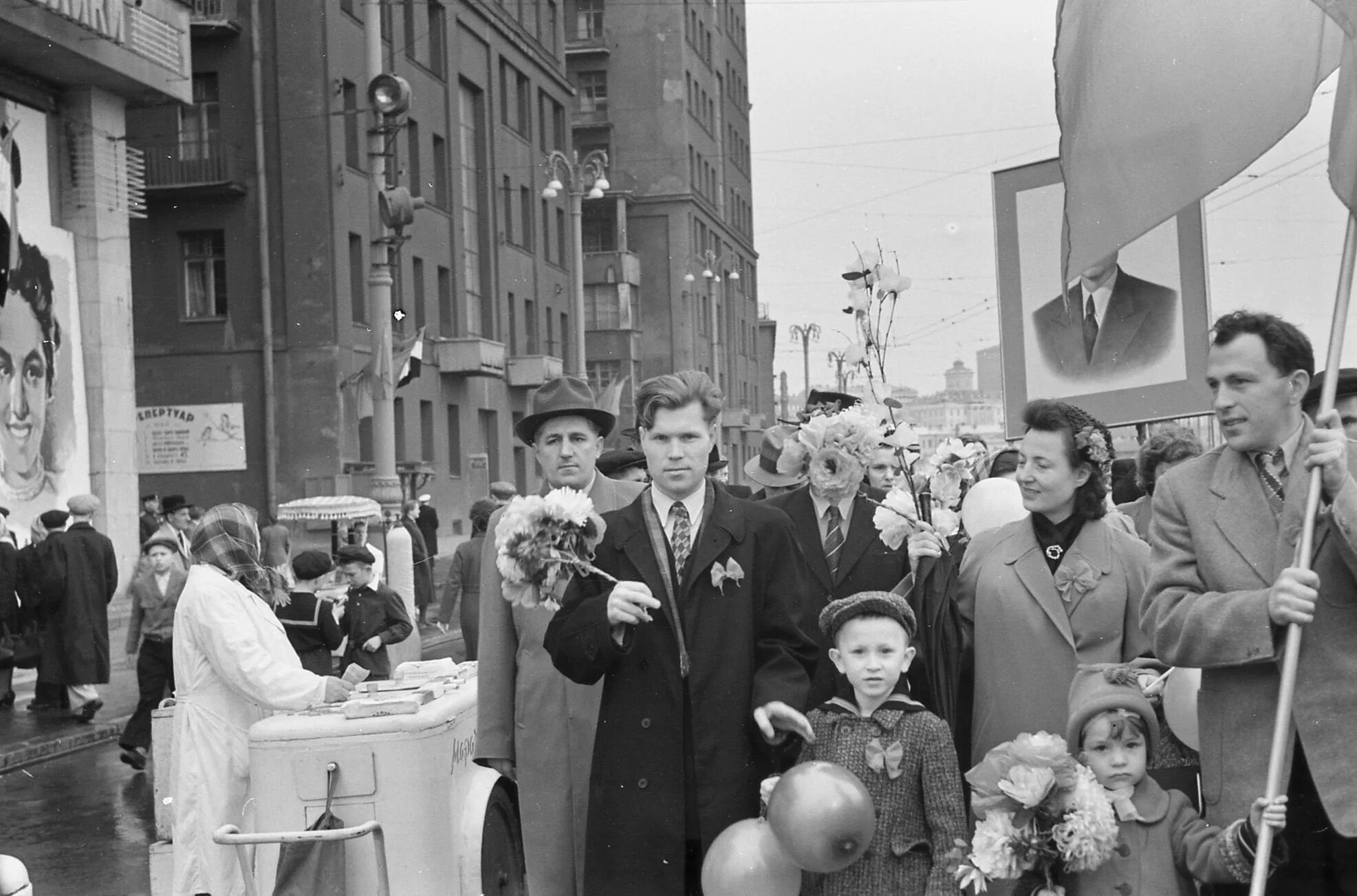 1 мая старые фото. Первомай 1959 Москва. Первомай в Советском Союзе. Первомайская демонстрация в СССР 70е. Демонстрация 1 мая в СССР.