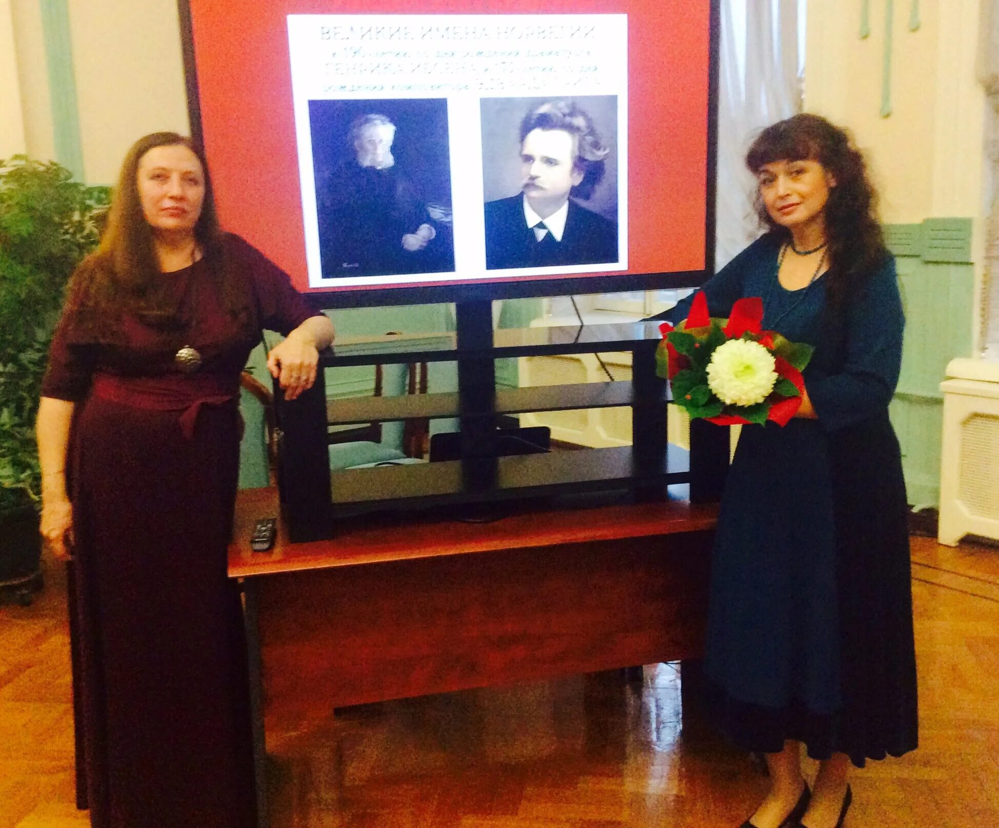 Этрен музыковед. Энтелис музыковед. Музыковед. Музыковед и педагог. Этрен музыковед.