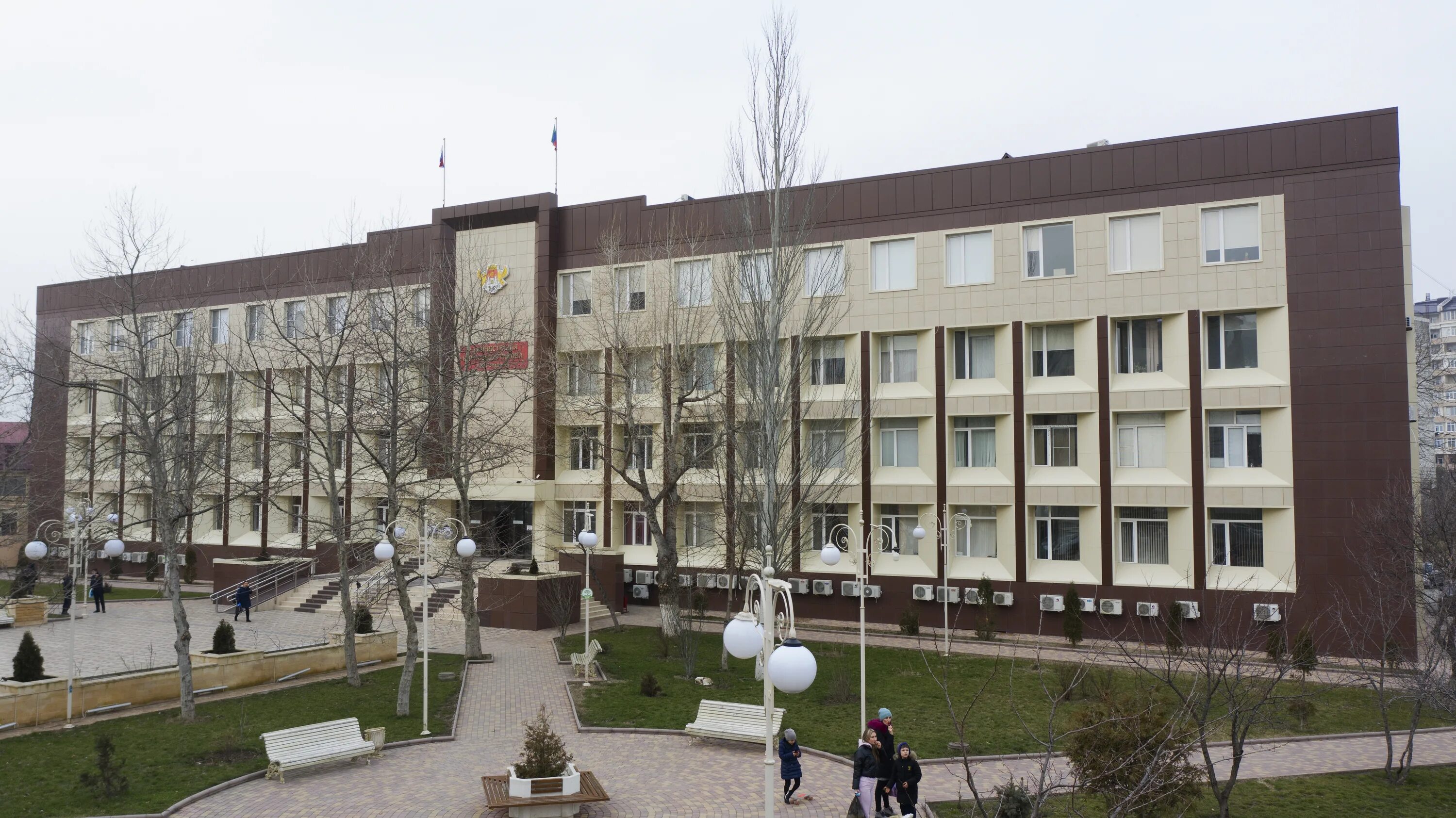 Администрация кировского района фото Перейти на страницу с картинкой