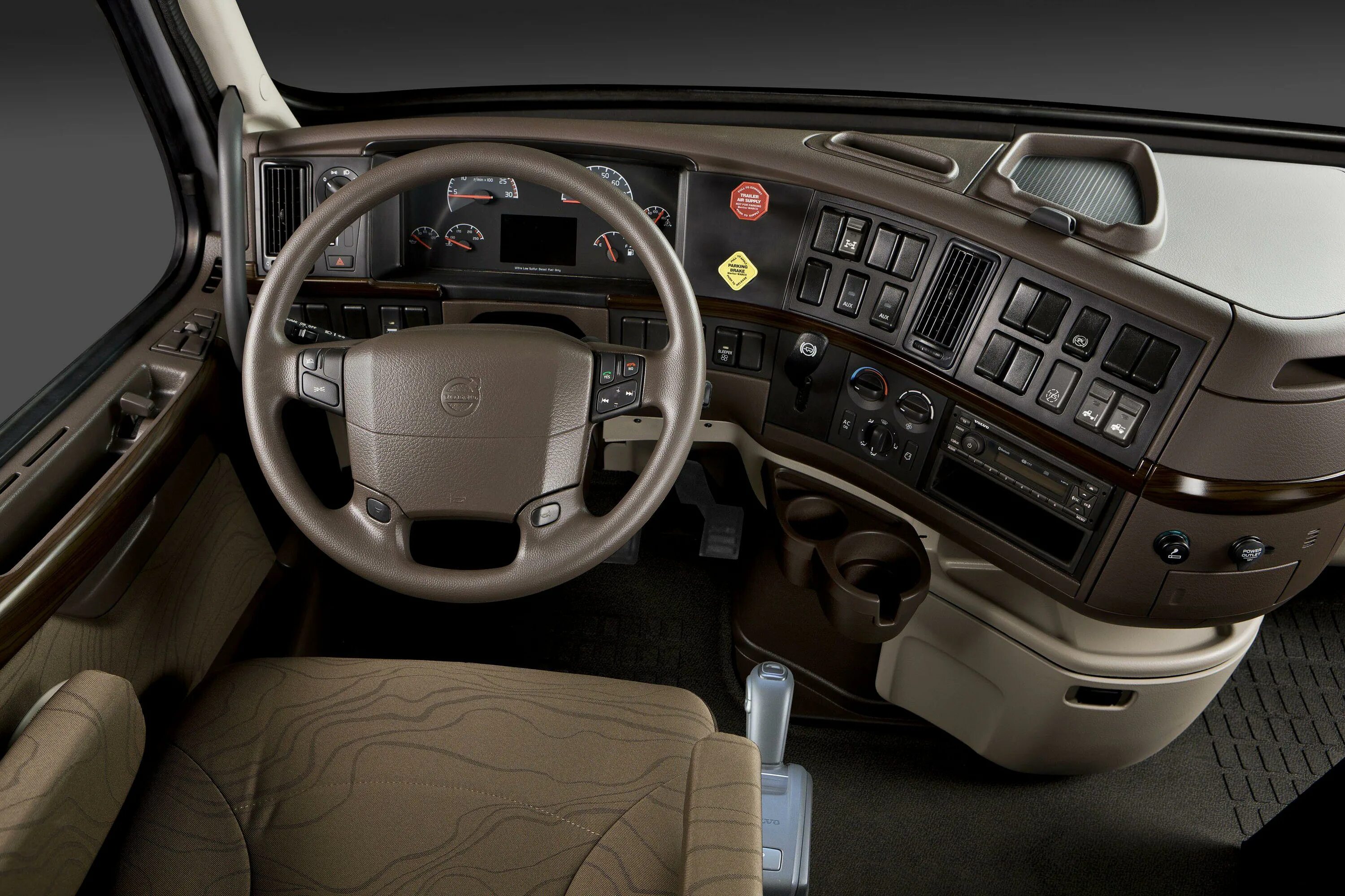 Вольво внл кабина. Вольво vnl 780 салон. volvo vnl 780 interior. грузовик volvo vnl 780 салон. грузовики volvo vnl салон.