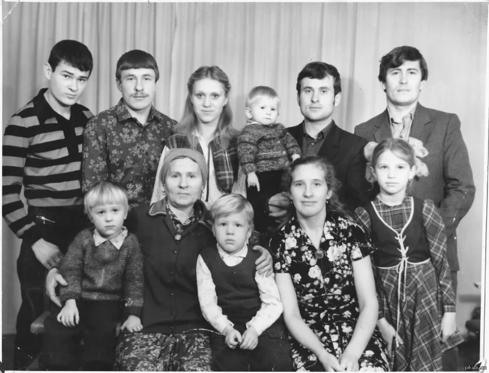 Год семьи в 2000. Семья 80х СССР. Семья 90 годов. Семья 80-х годов. Семья 2000 год.