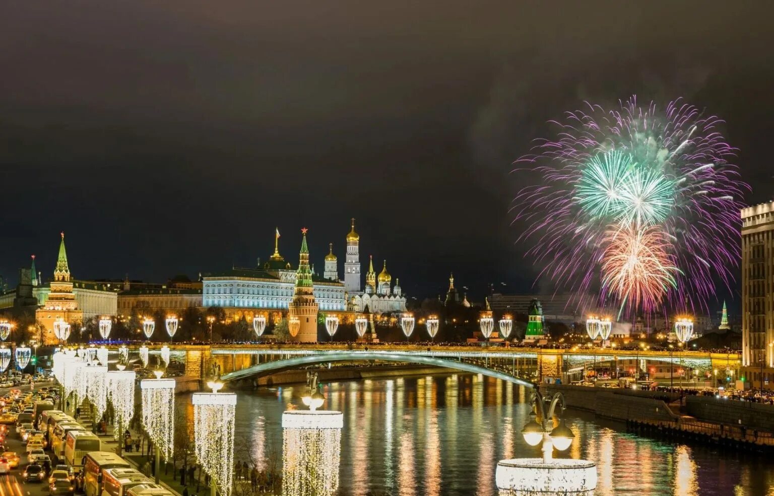 Салют Москва Сити. Ночная Москва салют. Московский Кремль салют. Москва зимняя салют.