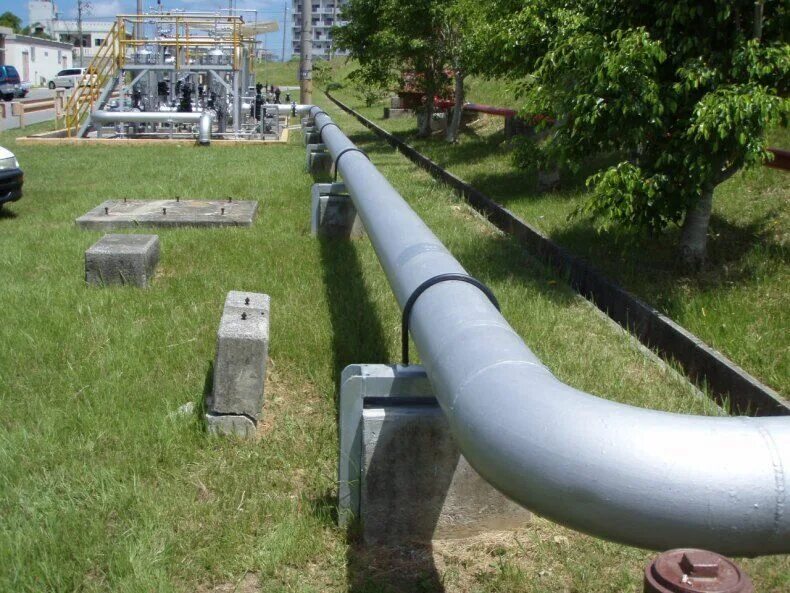 Крепление больших труб. Опоры для надземного трубопровода ф108. металлическая опора труба 5м под тепловые сети. узел заземления трубопровода. опоры под землей для трубопроводов теплосети.