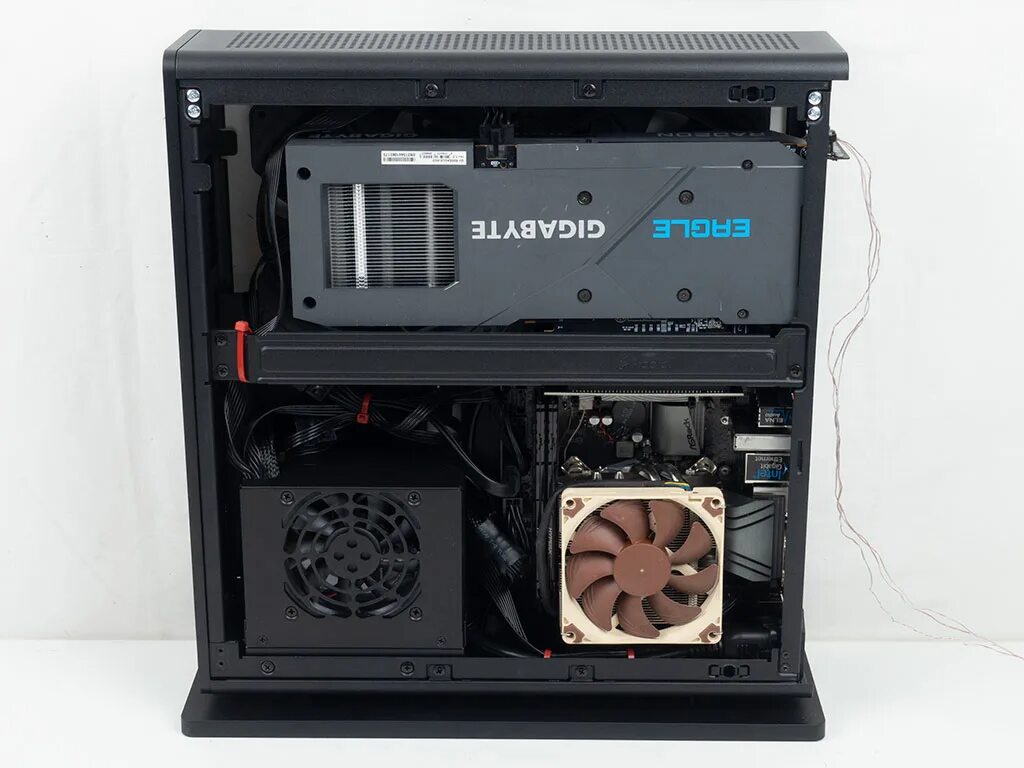 Sff корпус. Й fractal design ridge-. Fractal design ridge white. Fractal design — модель ridge. Fractal design ridge black.