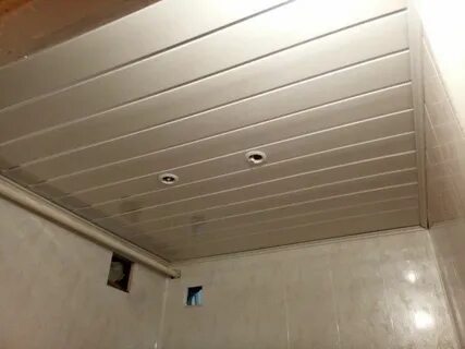 Потолок в ванной панелями видео