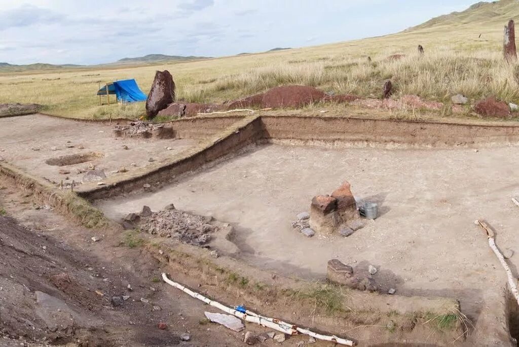 Раскопки курганов. Сарматские захоронения в Оренбургской области. Сарматские Курганы Оренбургской. Раскопки Курганов в Оренбургской области. Археологические раскопки сарматских Курганов в Оренбуржье.