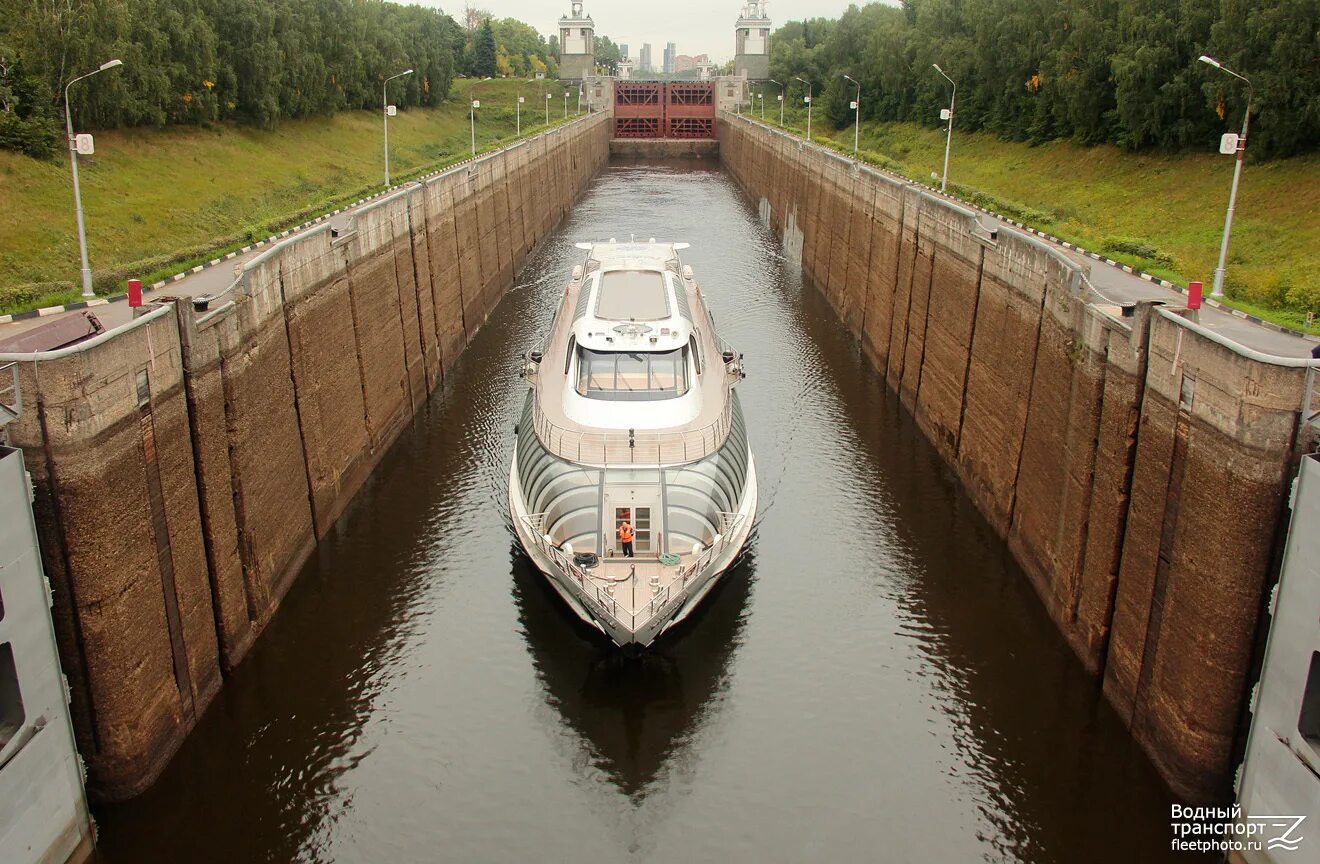 Дверь шлюза. Речной шлюз. Шлюз Немнова. Шлюзы на Москве реке. Шлюз 8.