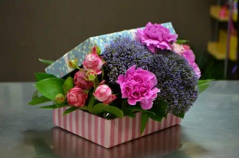 Композиция в флористической губке
