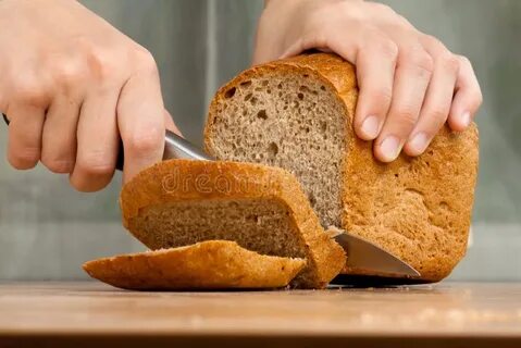 Хлеб есть маленькими кусочками