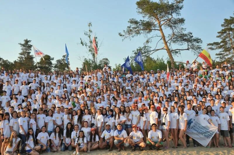 спортивный праздник. майка евраз фото. 1200 человек. забег. тульский марафон щит и меч.