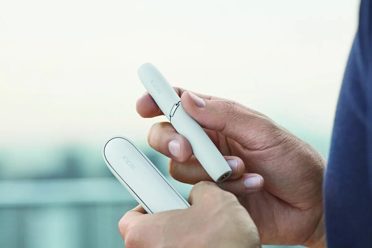 Айкос горит белым. Айкос 2025. philip morris iqos. айкос люди. лимитированный айкос.
