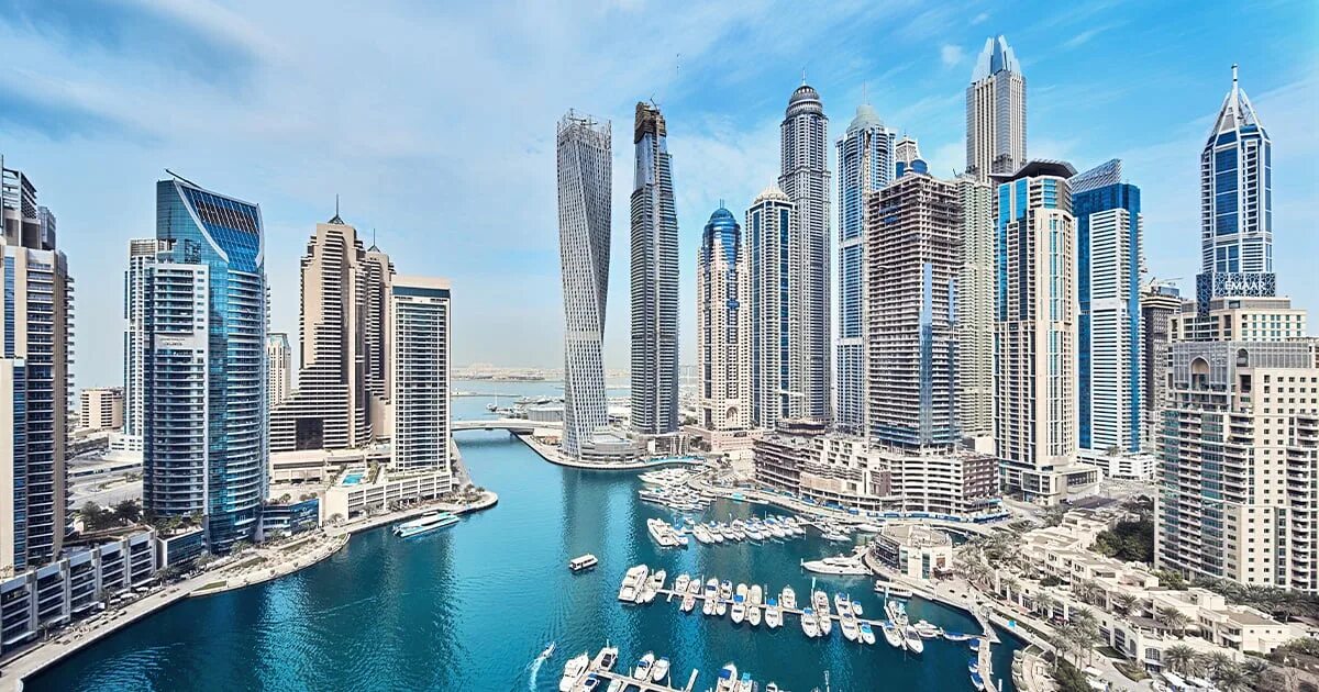 Дубай панорама. Umm suqeim дубай. Мадинат джумейра. And us dubai. Дубай скайлайн.