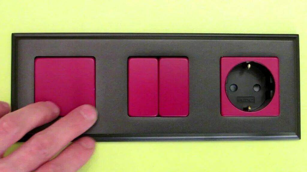 Трехместная накладка на розетки legend. Накладки на розетки и выключатели. /роз. Рамка для выключателя декоративная. Декоративная рамка для розетки.