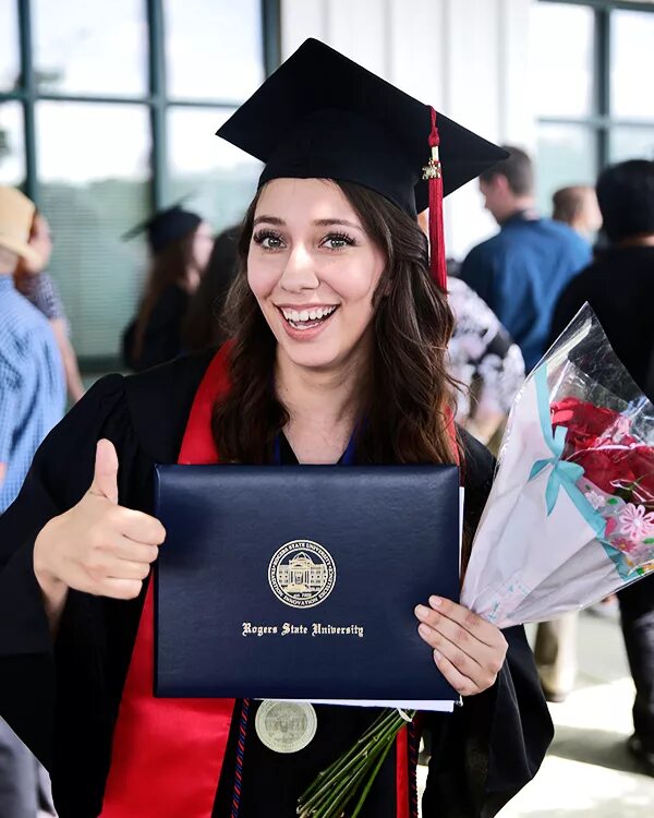 Graduating student is. Выпускники магистратуры. Учеба в магистратуре. Выше образование. Студенты выпускники.