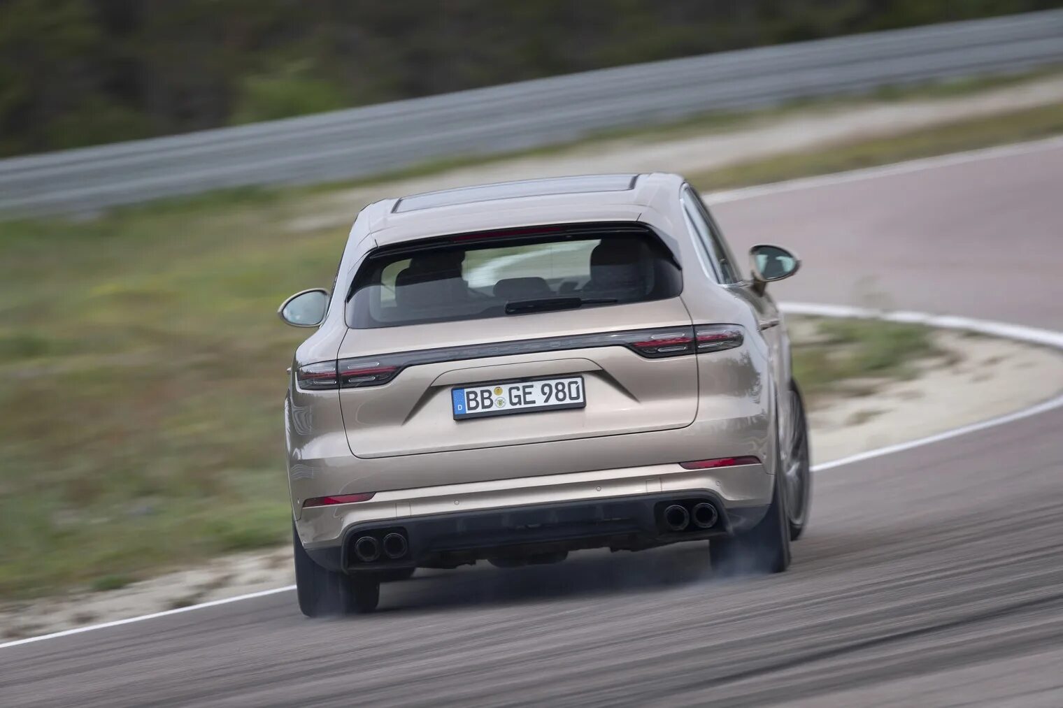Cayenne turbo e hybrid. Порше кайен 2025 turbo s. порше кайен гибрид 2025. порше кайен турбо с 2025. porsche cayenne turbo s e-hybrid.