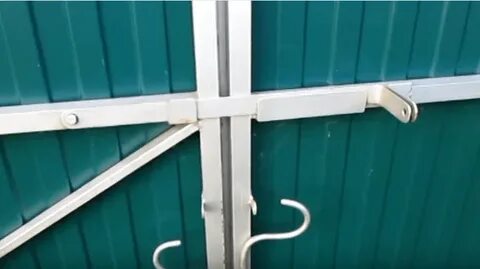 Как сделать запор на ворота своими руками