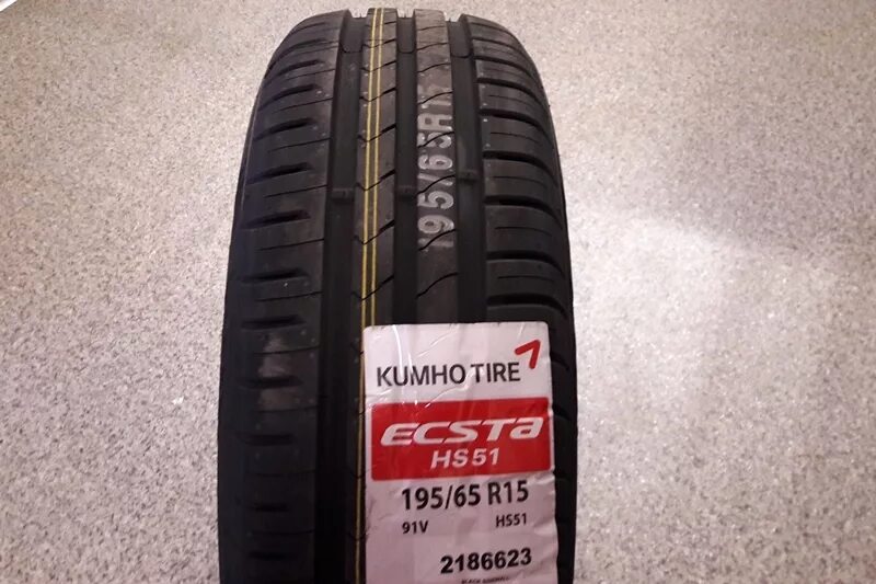 Шины kumho тест. Kumho hs51. Шины Кумхо летние hs51. Шина летняя Kumho hs51 195/65 r15. Kumho Ecsta hs51 летняя.