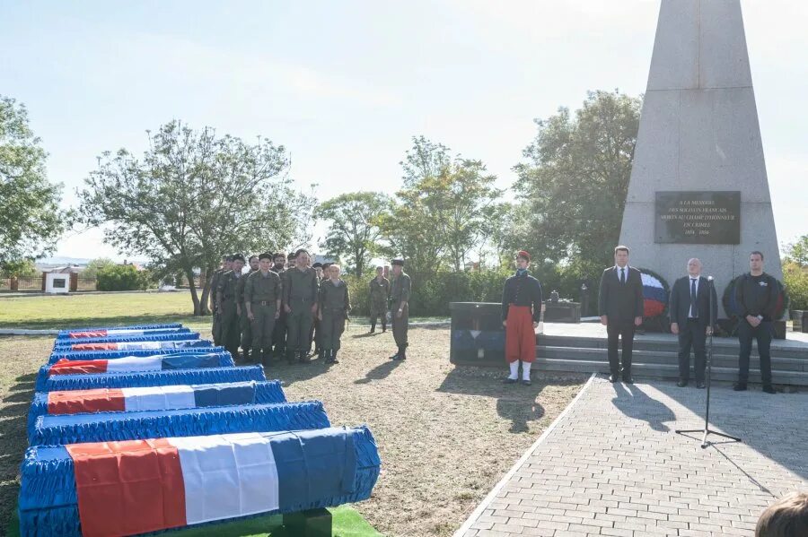 Французское военное кладбище (Севастополь). Военное кладбище в Севастополе. Кладбище Севастополь солдаты. Кладбище погибших военнослужащих в Севастополе.