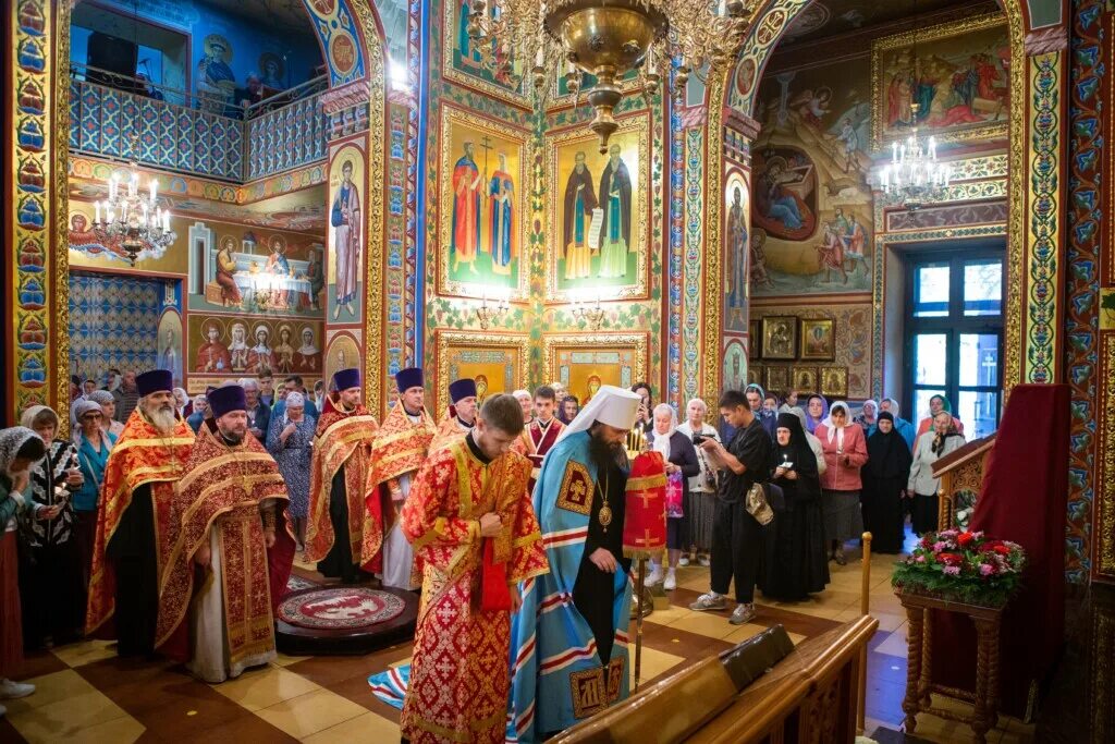 владыка феофилакт бьет священника в алтаре. архиепископ юстиниан элистинский. крещение элиста собор кафедральный собор фото 2023. элистинская епархия расписание богослужений. владыка феофилакт пятигорский приезд туркмению в храм фамы.