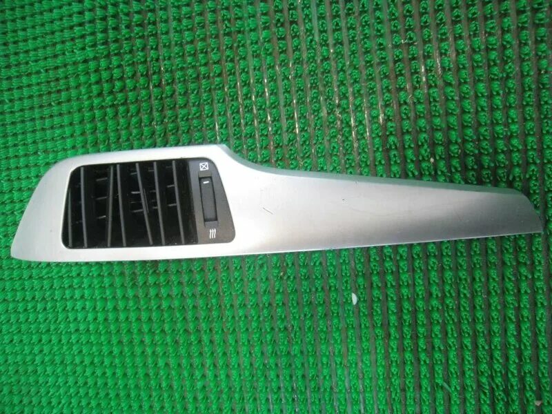 Дефлектор на торпеду на touareg рестайлинг. Дефлектор т4 панель. Консоль 2 din санта фе классик. Дефлектор на торпеду. Hyundai-kia дефлектор салона.