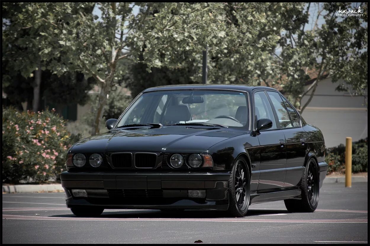 Е34 картинки. BMW m5 e34 Red. BMW e34 540 Black. BMW e34 m5 черная. BMW 5 e34.