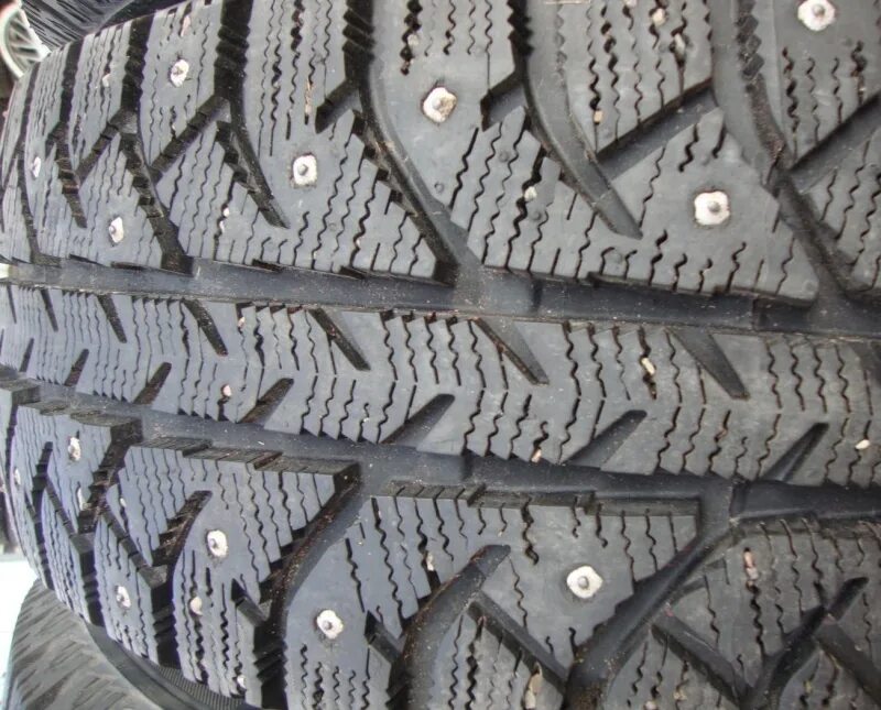 Шипованная резина айс. Bridgestone Ice Cruiser 7000s. Резина Bridgestone Ice Cruiser 7000. Бриджстоун айс Крузер 7000s. Бриджстоун айс 7000 s.