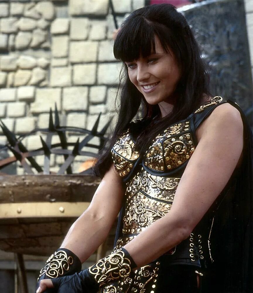 Зена королева воинов с воинами. Люси лоулесс xena: warrior princess. Зена — королева воинов (1995. Зена королева воинов костюм. Люси лоулесс зена королева.