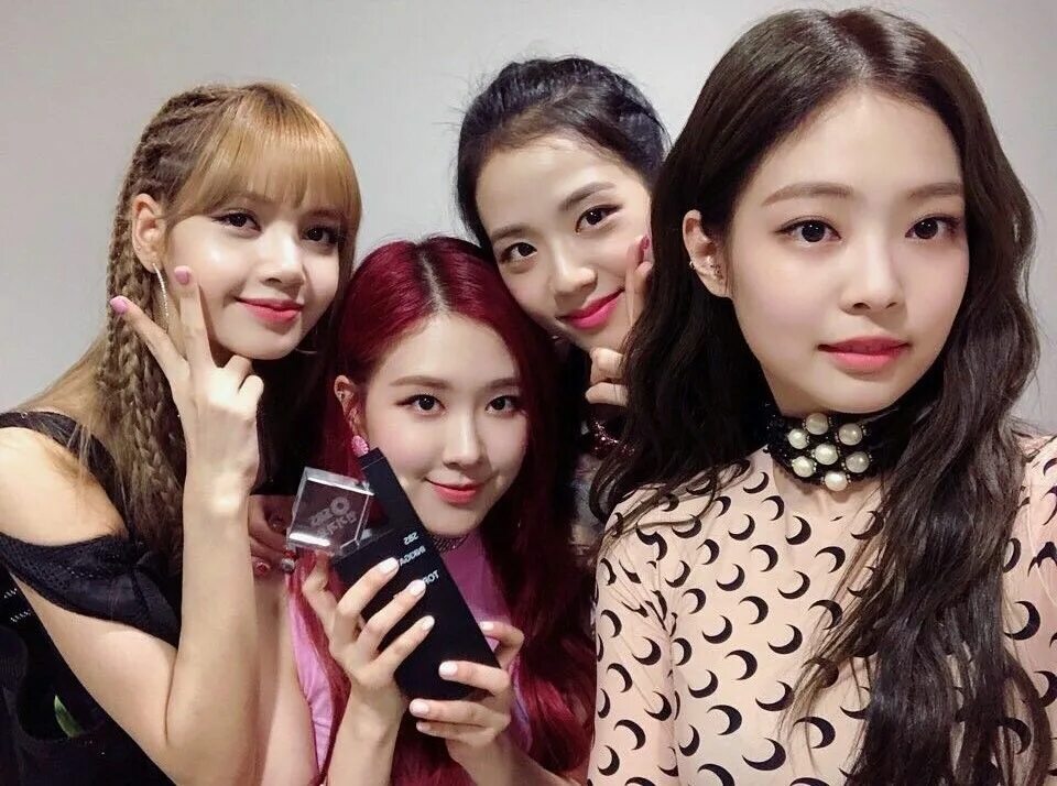 Blackpink boss. Блэк Пинк. Группа Блэк Пинк. Блэк Пинк участницы. Группа BLACKPINK 2023.