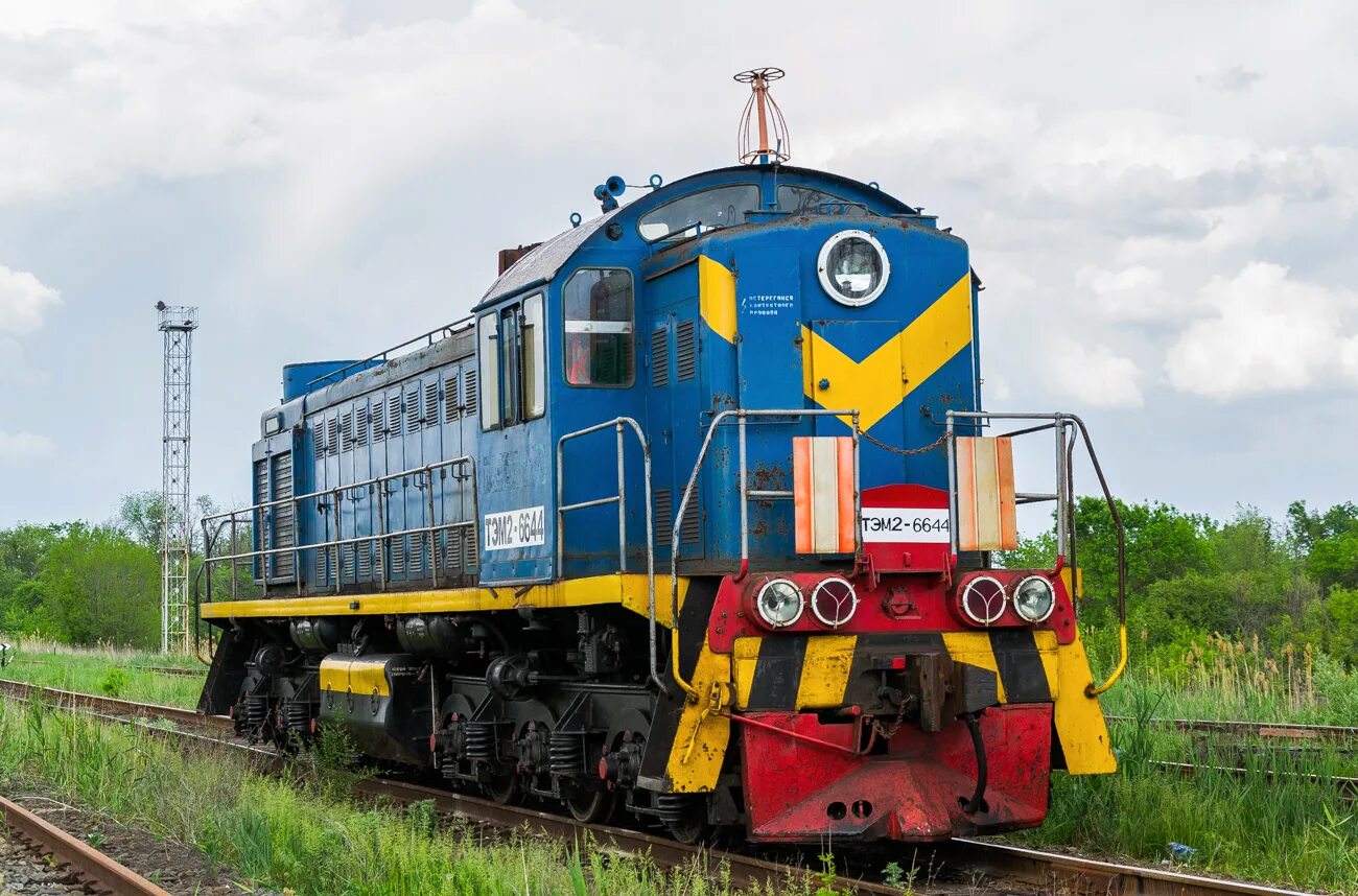 Маневровый тепловоз тэм2. Тэм2. Маневровый тепловоз тэм2ум. Маневровый локомотив тэм 2. Локомотив тэм2.