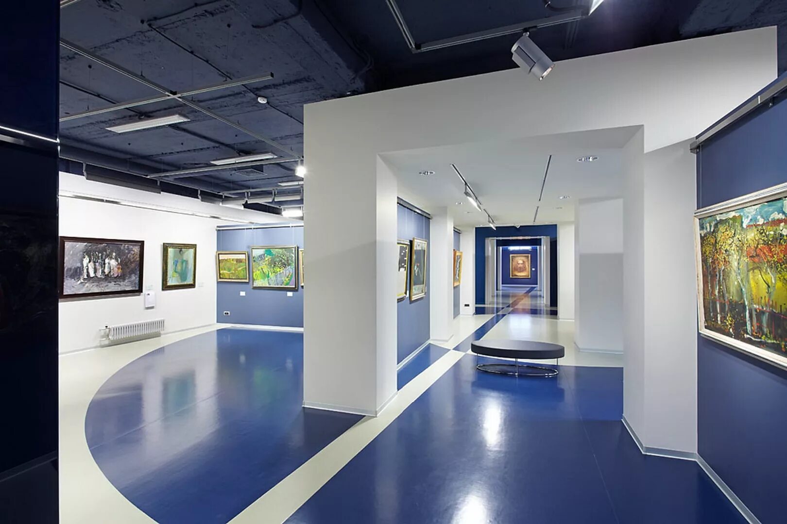 Современные экспозиции музея. Гцси арсенал нижний новгород. Музей триеннале милан объекты. Сантьяго чили музей истории интерьеры. Современный музей.