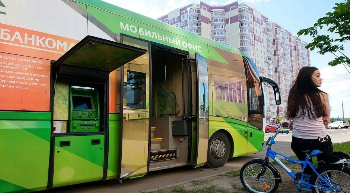 Машина инкассации volkswagen. Банк на колесах. Инкассаторская машина тинькофф. Автобус мобильный офис. Бесплатный банк на колесах.