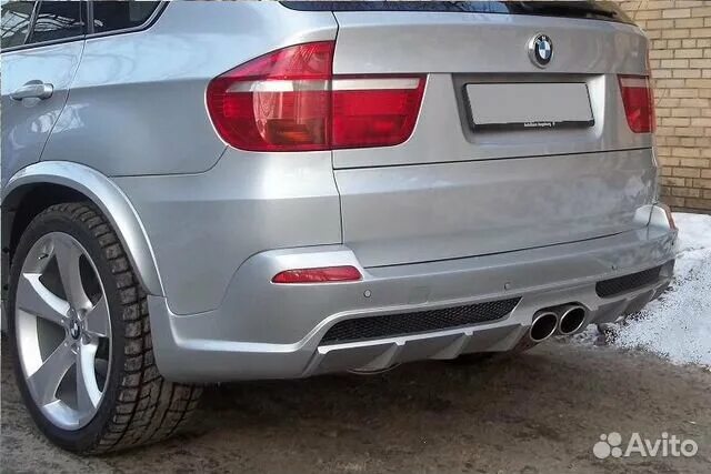 Задний бампер е70. Bmw e70 задний бампер. задний бампер bmw x5 e70. x5 e70 задний бампер. bmw x5 e70 без бампера.