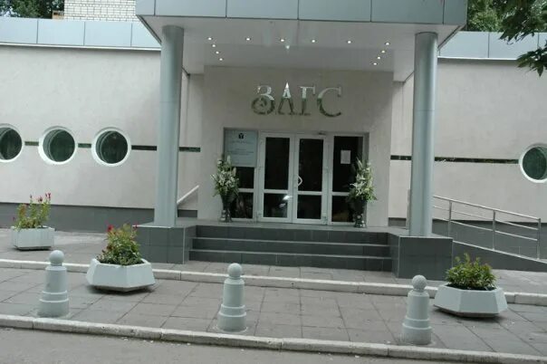 Губернатор поручил отремонтировать два здания саратовских ЗАГС