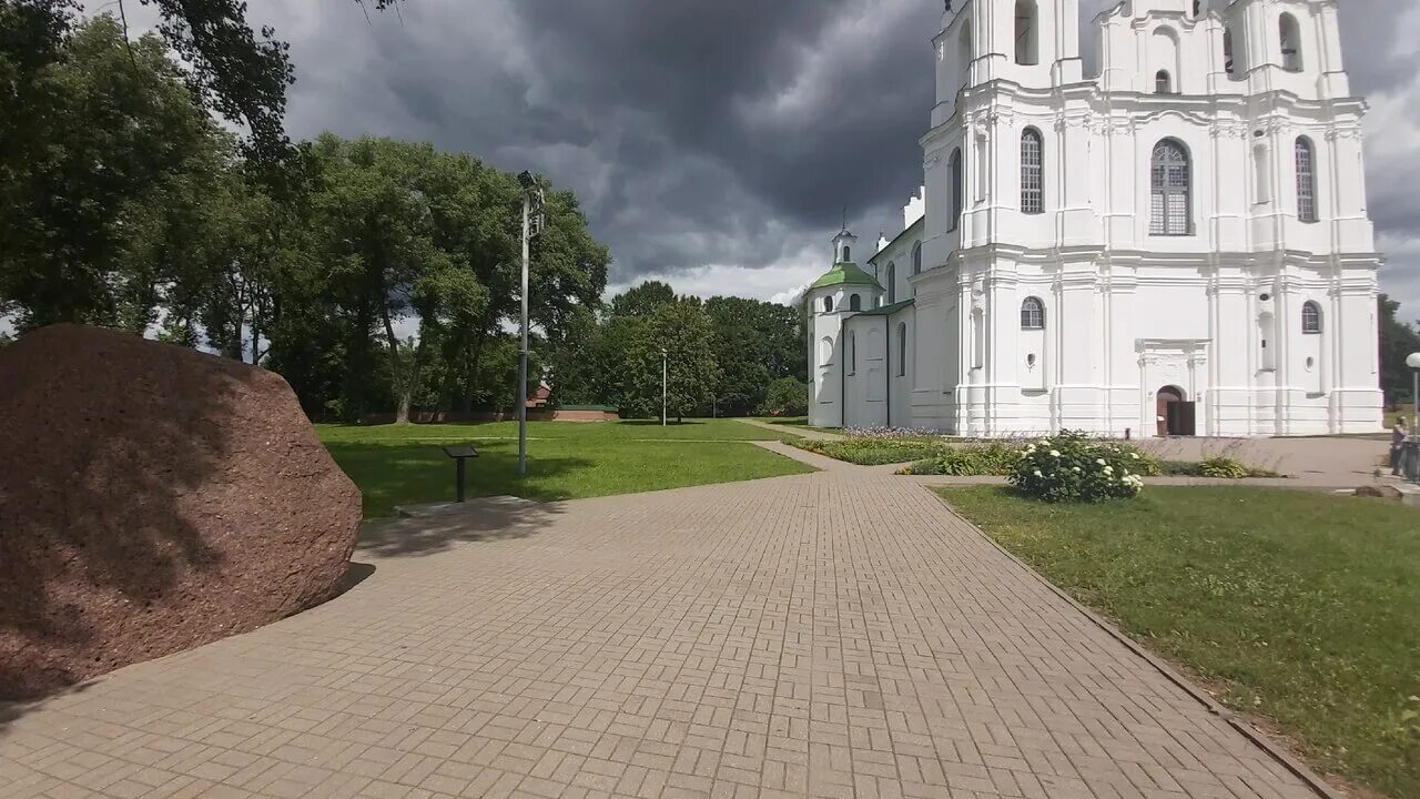 Полоцк центр города. Полоцк достопримечательности. Полоцк достопримечательности софийский собор. Собор св софии в полоцке. Полоцк белоруссия достопримечательности.