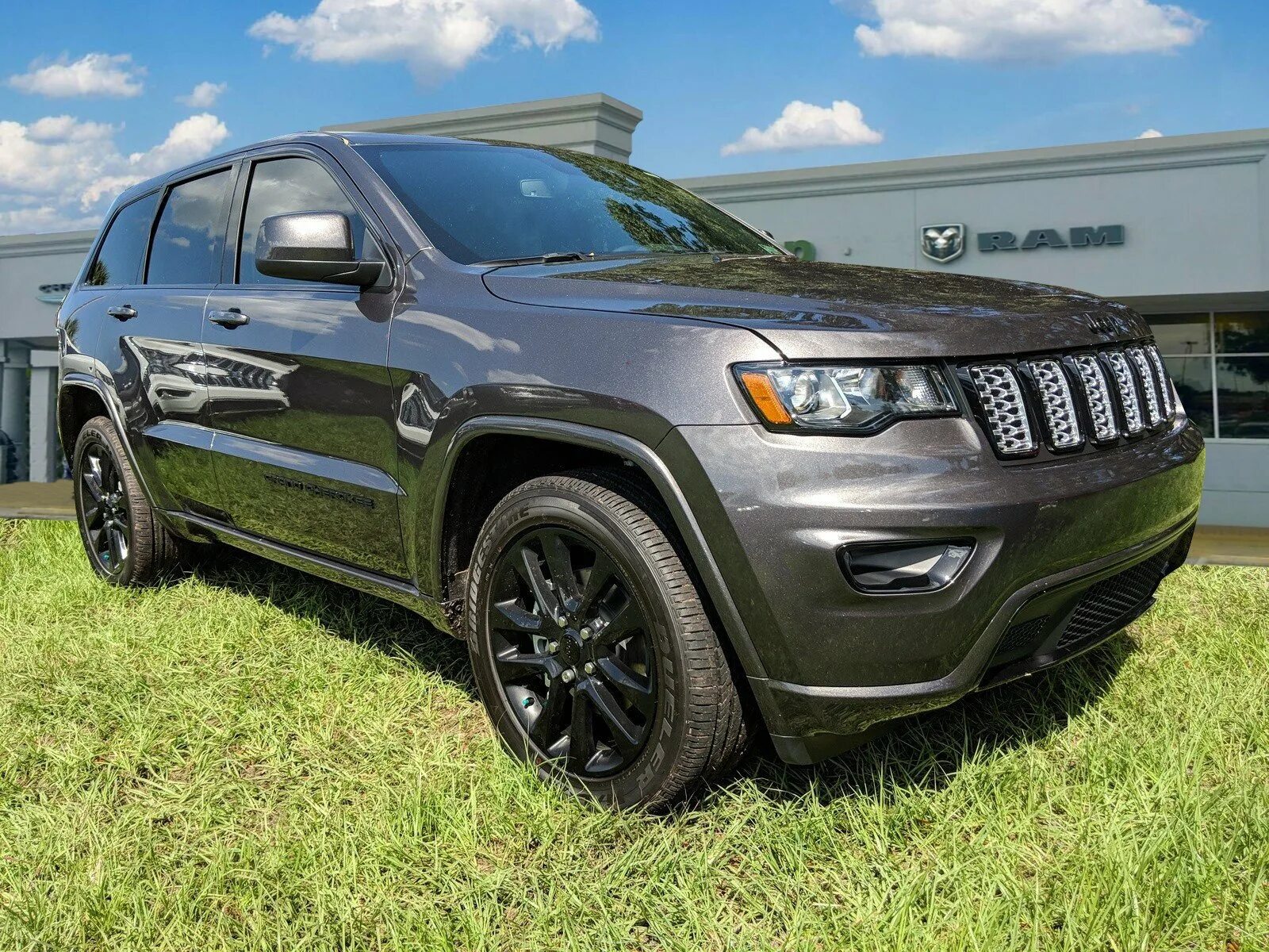 Jeep grand cherokee 2019. Chevrolet grand cherokee 2019. гранд чероки altitude. grand cherokee 19.
