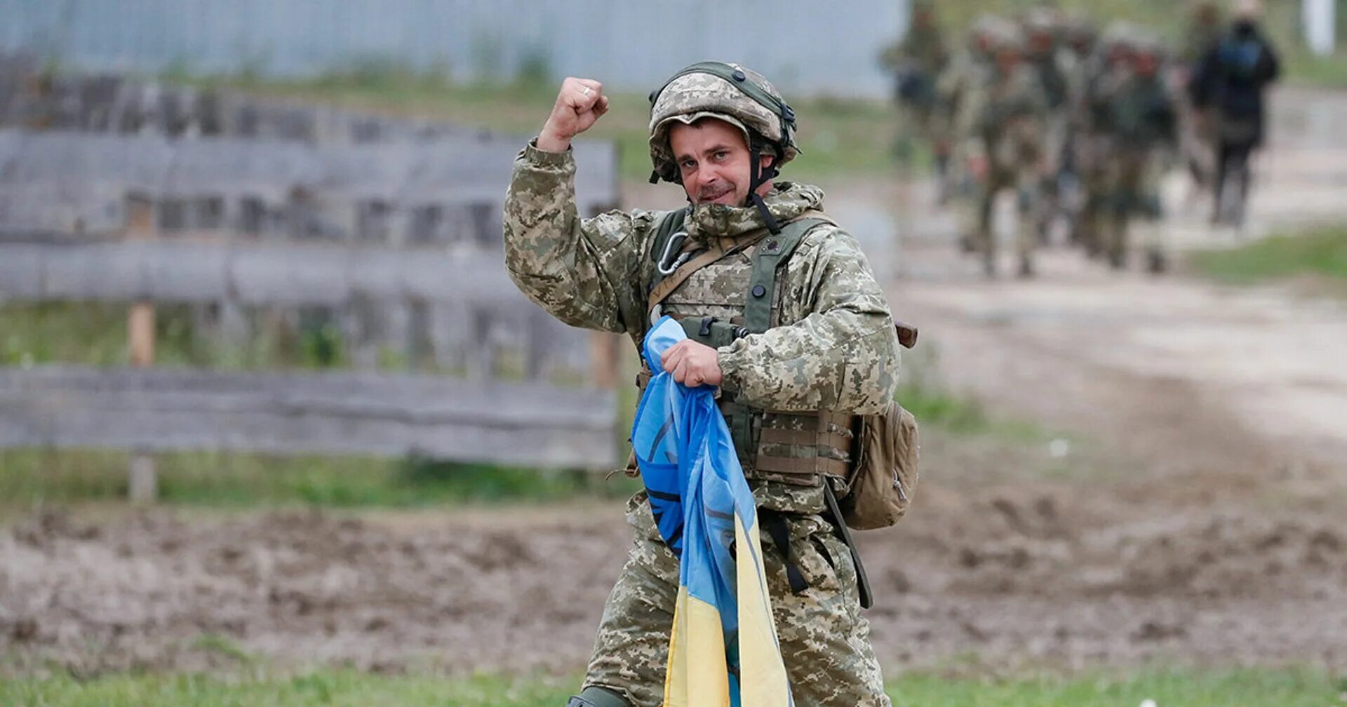 Россия украина сегодня мнение экспертов. Военные фотографы на Украине. Русские американцы.