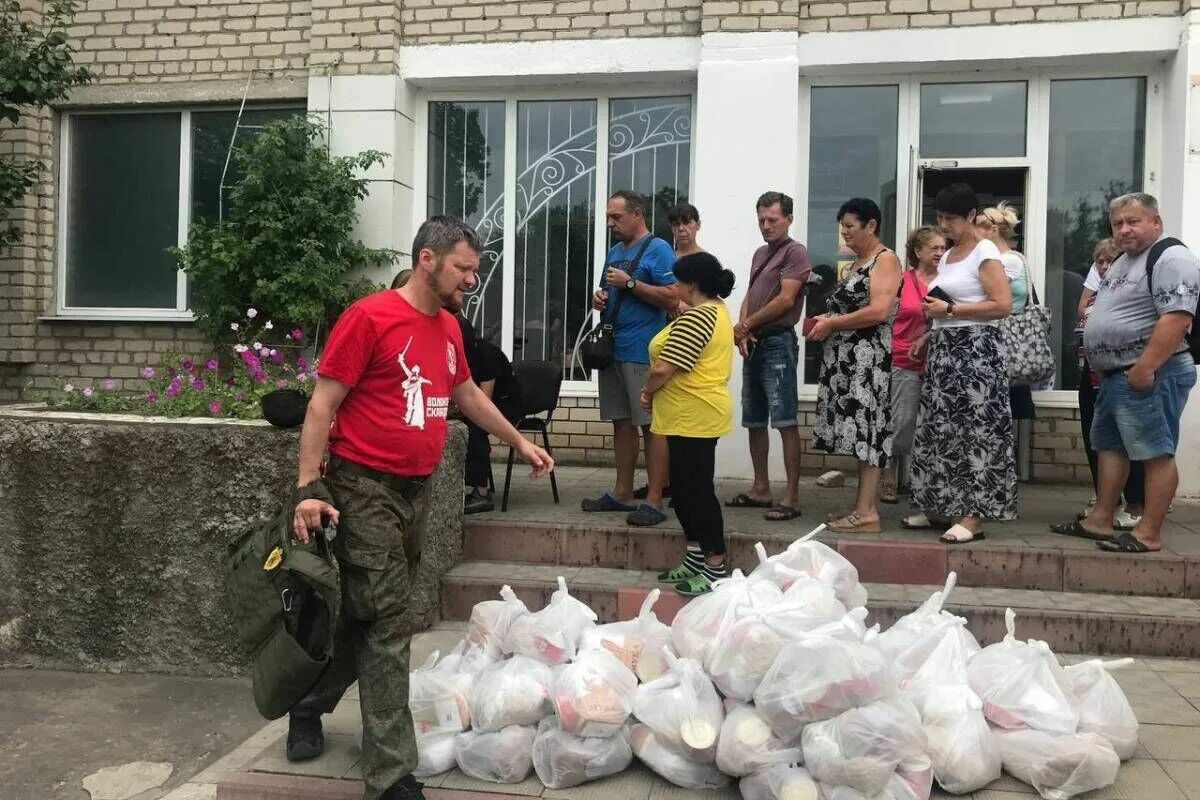 Новости свежее. Человек. Изюма и Балаклеи в Харьковской области,. Волонтёры в Изюме.