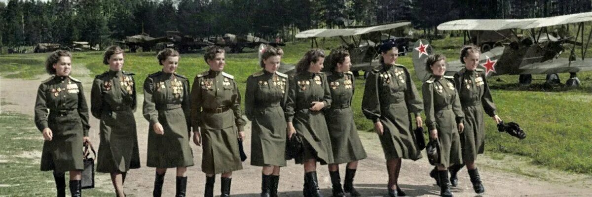 Песня летчиц. Летчицы ночные ведьмы герои советского союза. Yjxysrt dtlmvsлетчиws. Девушки летчицы 1941. Додо чоговадзе ночные ведьмы.