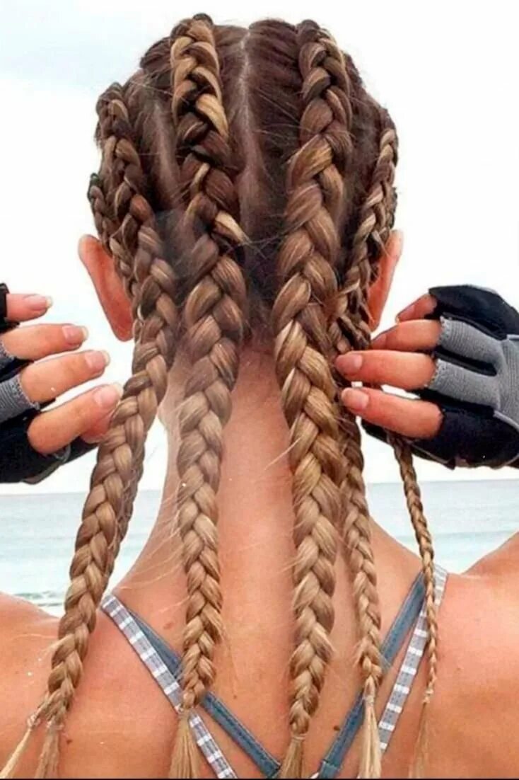 5 косичек на голове. Колосок прическа. Косички брейды с канекалоном. Брейды с канекалоном 2022. Плетение на голове.