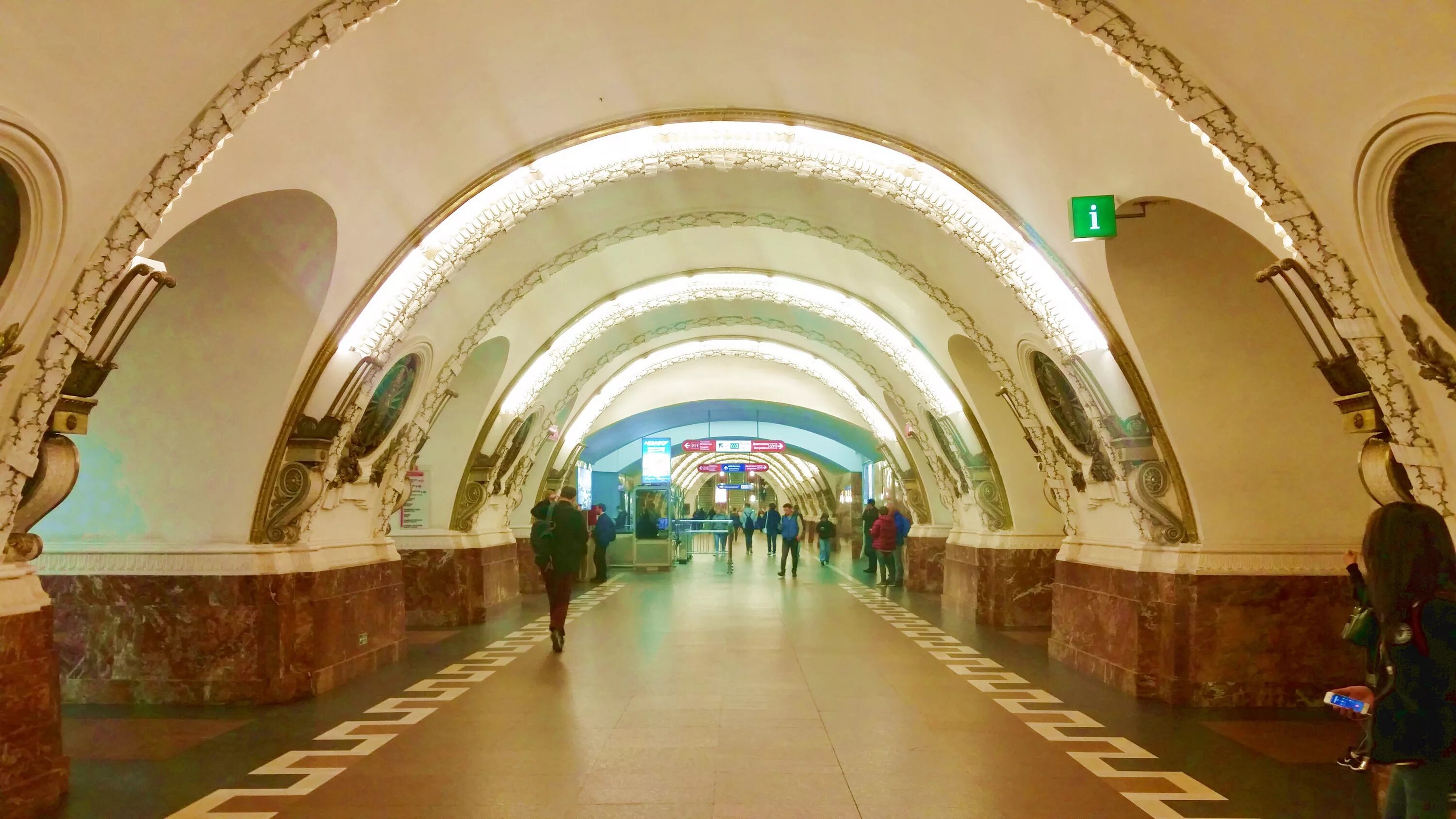 Станция площадь Восстания. Площадь Восстания Санкт-Петербург метро. Станция метро площадь Восстания. Станция метро площадь Восстания СПБ.