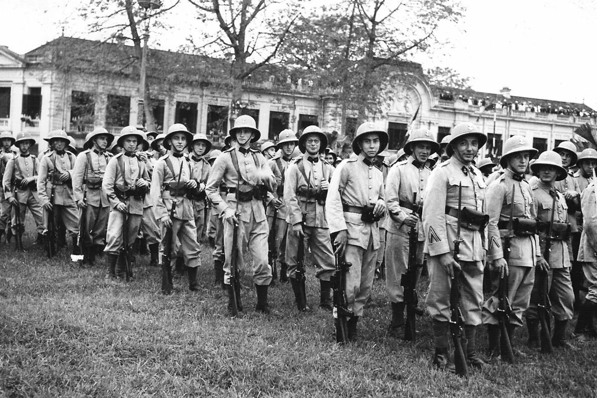Униформа солдат виши. Французский солдат 1940. Солдаты виши. Французские солдаты 1930. Французские войска в одессе