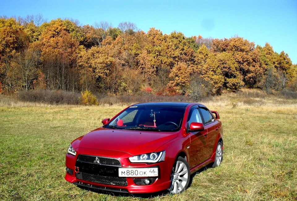 Мицубиси 10. Mitsubishi Lancer 2.4. Лансер 10 и Солярис. Лансер х красный. Лансер красный красивый.