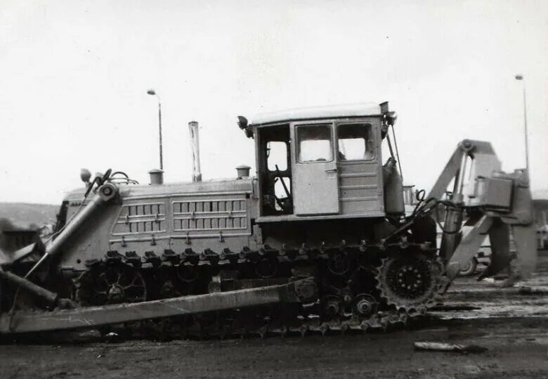 Т-180 трактор гусеничный. Трактор чтз т 140. Чтз 170 бульдозер. Чтз 180. Дт 180 бульдозер.