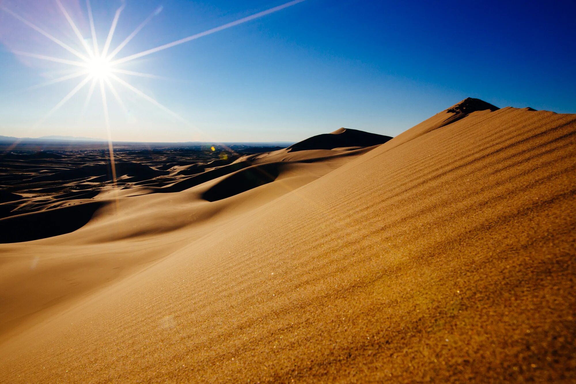 Гоби это пустыня. Монголия Гоби. Пески пустыни Гоби. Пустыня Гоби в Монголии панорама. Марс в пустыне Гоби.