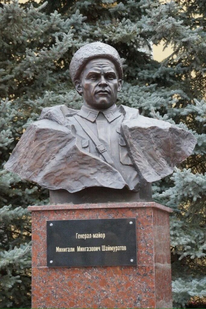 Минигали мингазович шаймуратов. Шаймуратов минигали мингазович памятник. шаймуратов генерал памятник. бюст м.м.шаймуратова с. шаймуратово. минигали мингажевич шаймуратов памятник.