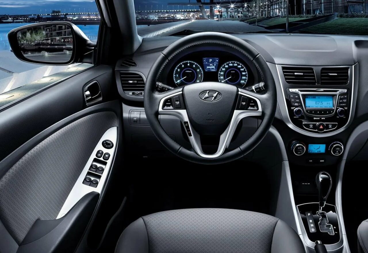 Hyundai Solaris 2014 седан салон. Hyundai Solaris 2014 хэтчбек салон. Hyundai Accent 2014 1.6. Hyundai Solaris 2013 салон.