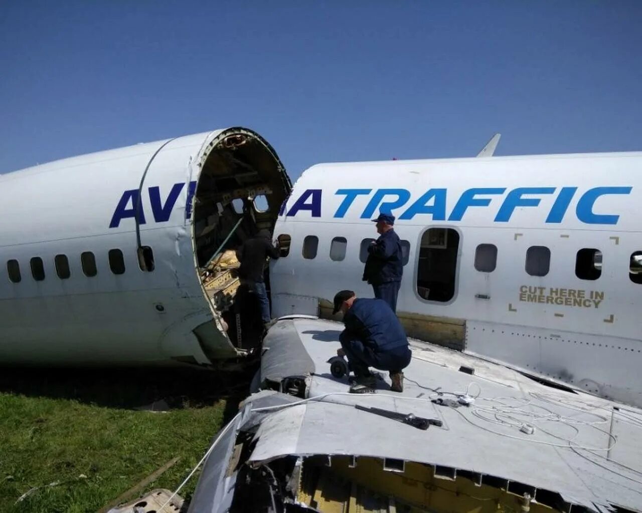 Купить авиабилеты авиатрафик. Самолёт Boeing 737-300. Боинг 737 300 авиатрафик. Boeing 737-300 авиатрафик. Боинг 737 300 авиа трафик Компани.