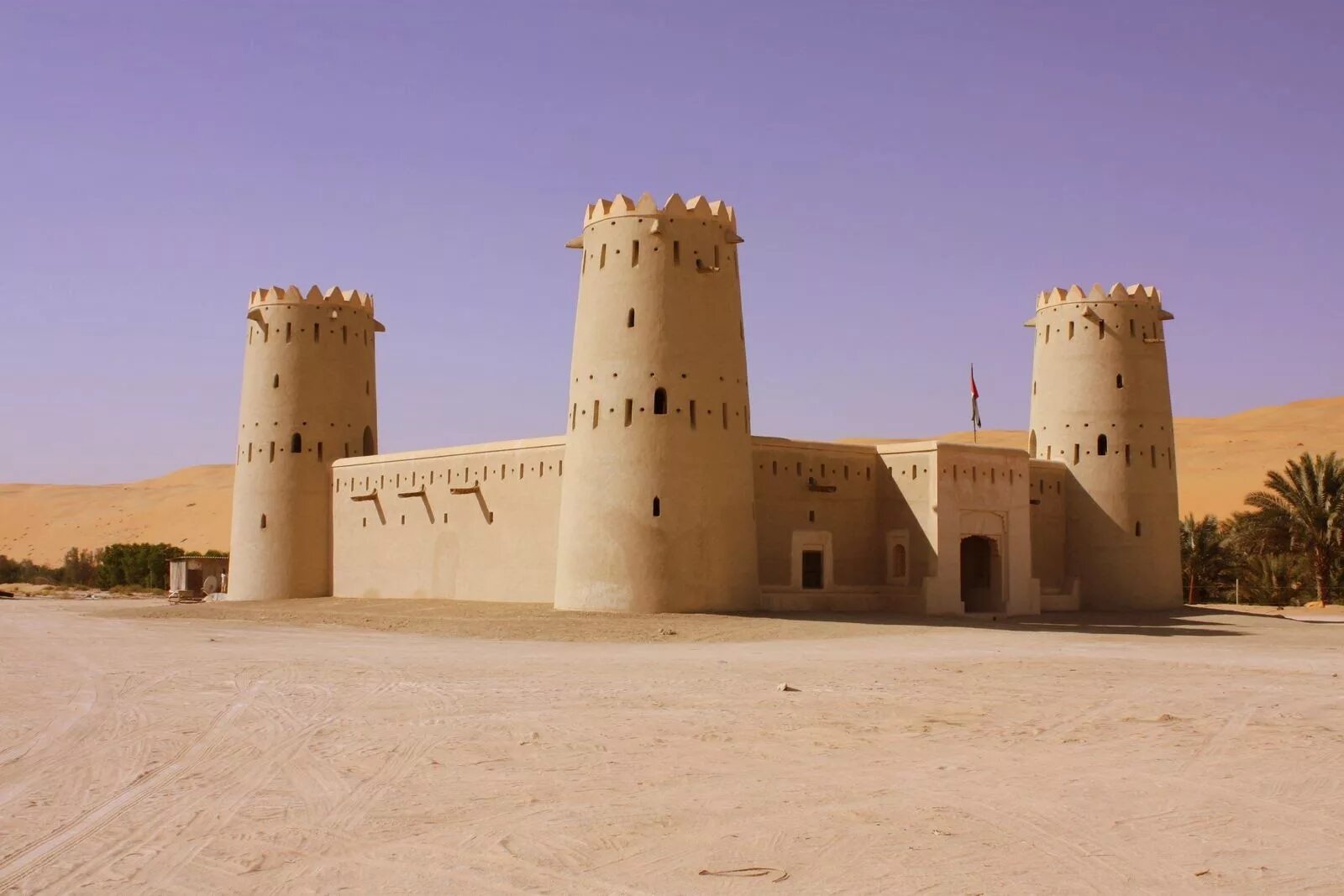 Халифские дворцы пустыни Иордания. Замки пустыни Иордания. Ibri Castle Оман. Архитектура Марокко пустыни. Арабский оазис