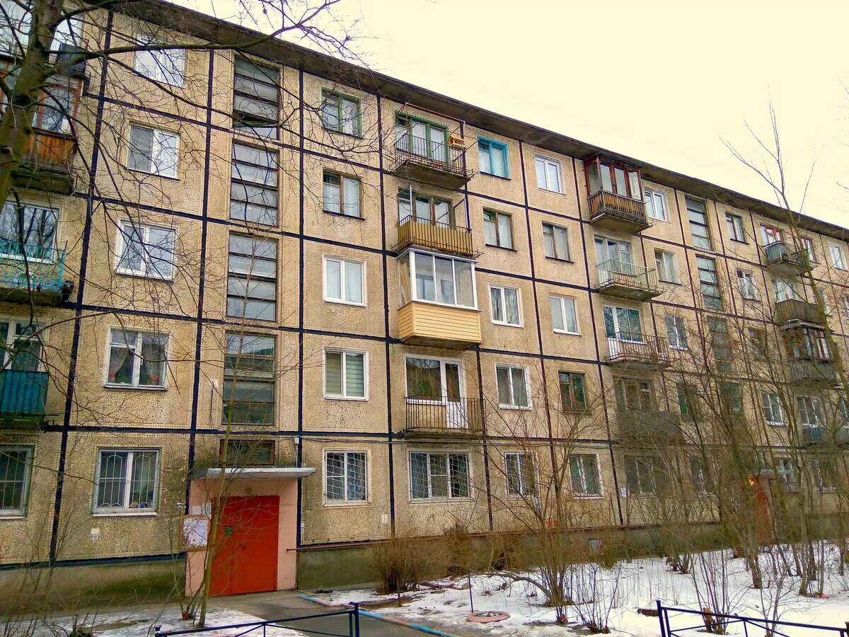 Хрущевка фото. Хрущёвки в Санкт-Петербурге. Хрущевка пятиэтажка СПБ. Брежневки пятиэтажки в СПБ. Панельная брежневка 5 этажей.