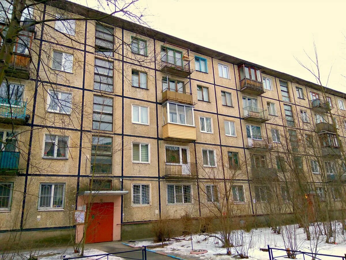 Фото пятиэтажного дома. Хрущевка 1-335 (хрущевский-кирпич). Хрущевка пятиэтажка СПБ. Пятиэтажный панельный дом. Дом хрущевка.